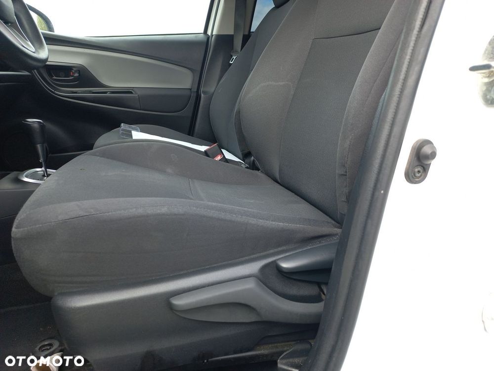 Toyota Yaris - 10