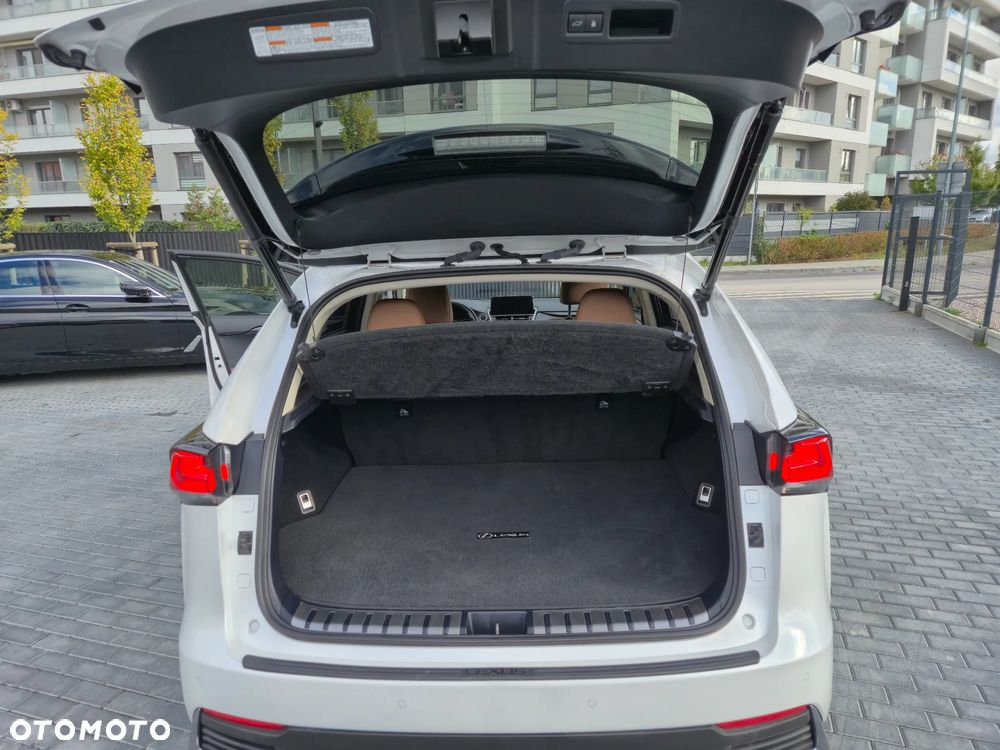 Lexus NX 350h Prestige AWD - 24