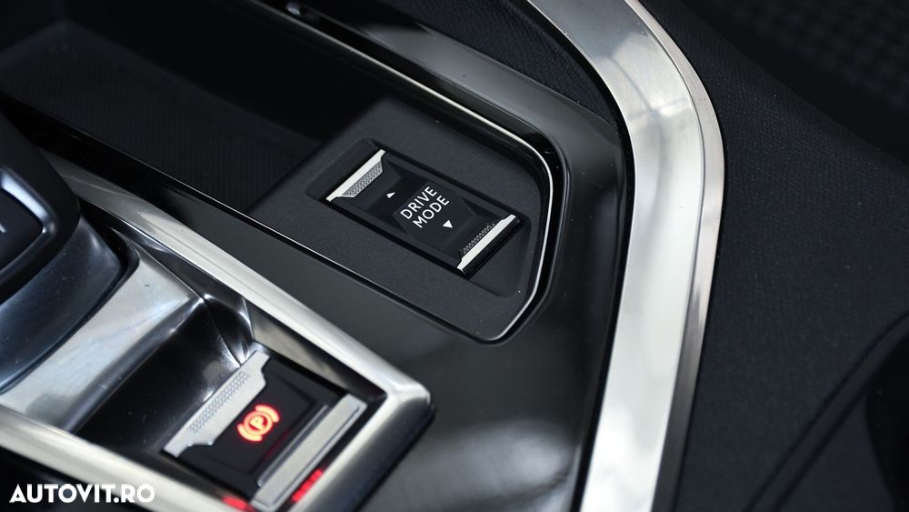 Peugeot 3008 1.2 PureTech Turbo S&S EAT8 Allure - 27