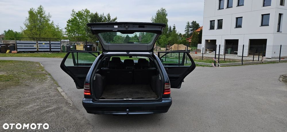 Mercedes-Benz Klasa E 220 T CDI Classic - 11