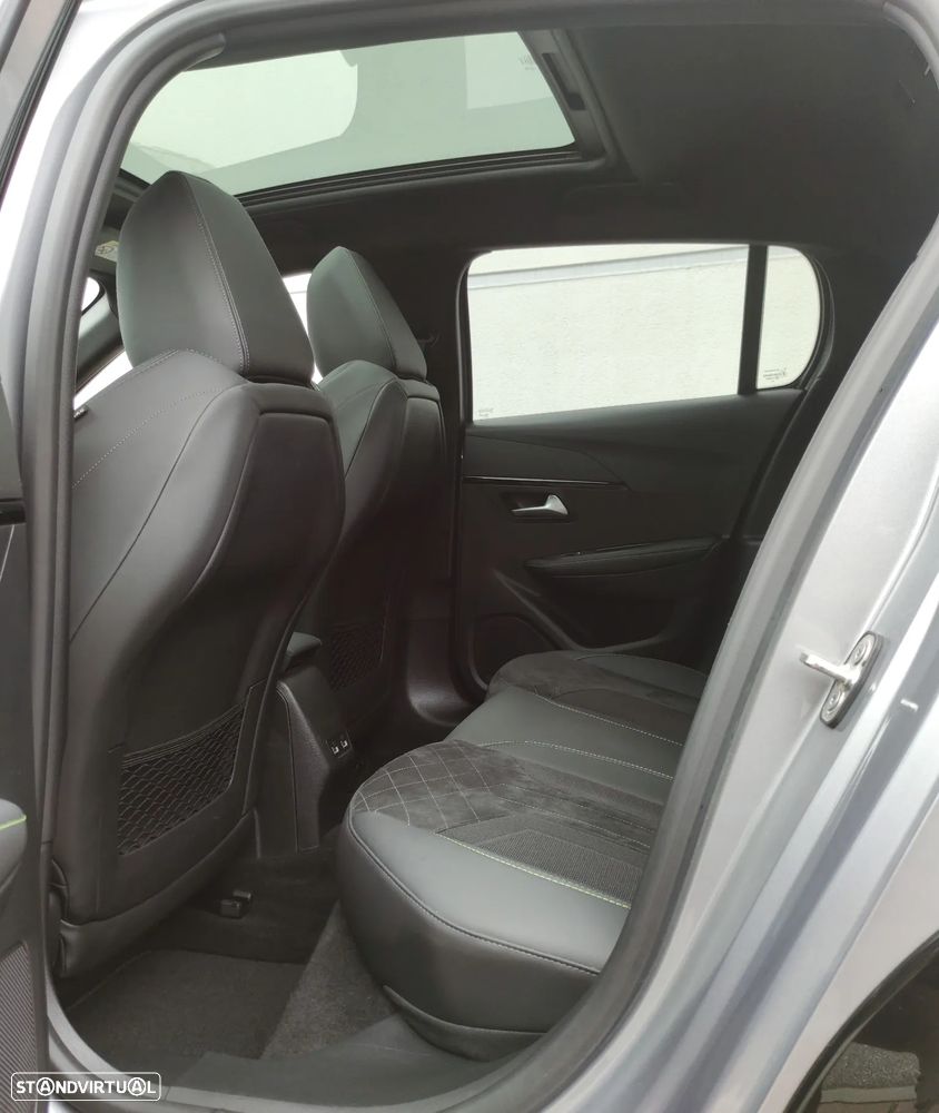 Peugeot e-208 GT - 27