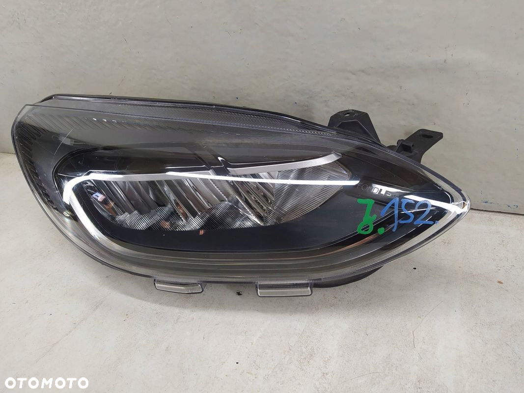 Ford Fiesta MK8 17- prawa lampa przednia przód reflektor - 3
