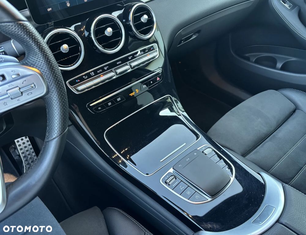 Mercedes-Benz GLC 200 4Matic 9G-TRONIC AMG Line Plus - 22