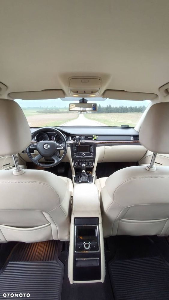 Skoda Superb 2.0 TDI Elegance DSG - 23