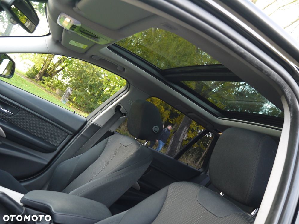 BMW Seria 3 320d Touring Efficient Dynamics Edition - 22