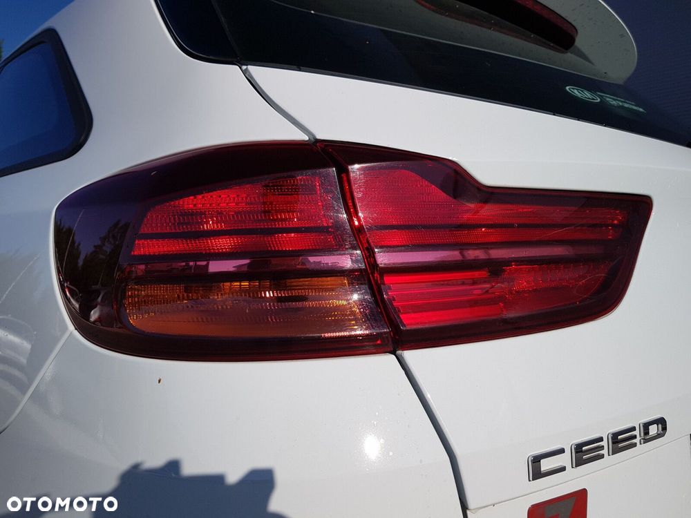 Kia Ceed - 10