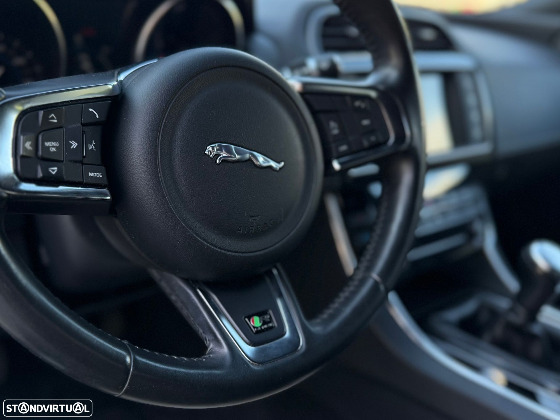 Jaguar XE 2.0 D R-Sport - 10