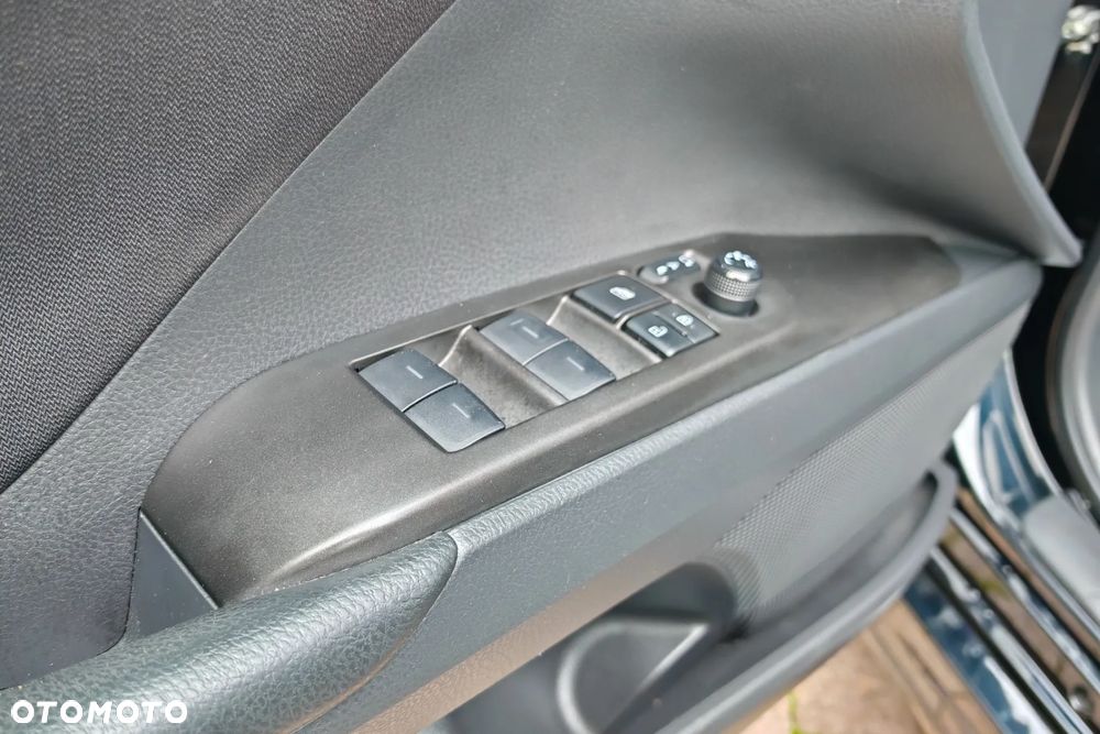 Toyota Camry 2.5 Hybrid Comfort CVT - 16
