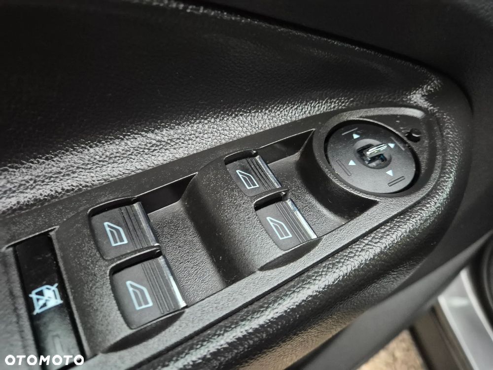 Ford Kuga 2.0 TDCi 2x4 Titanium - 12