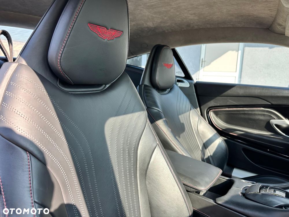 Aston Martin DB11 - 30