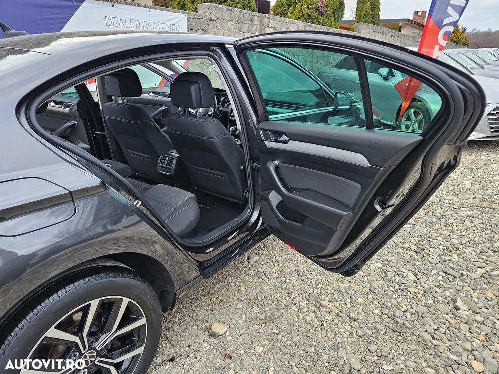 Volkswagen Passat - 33