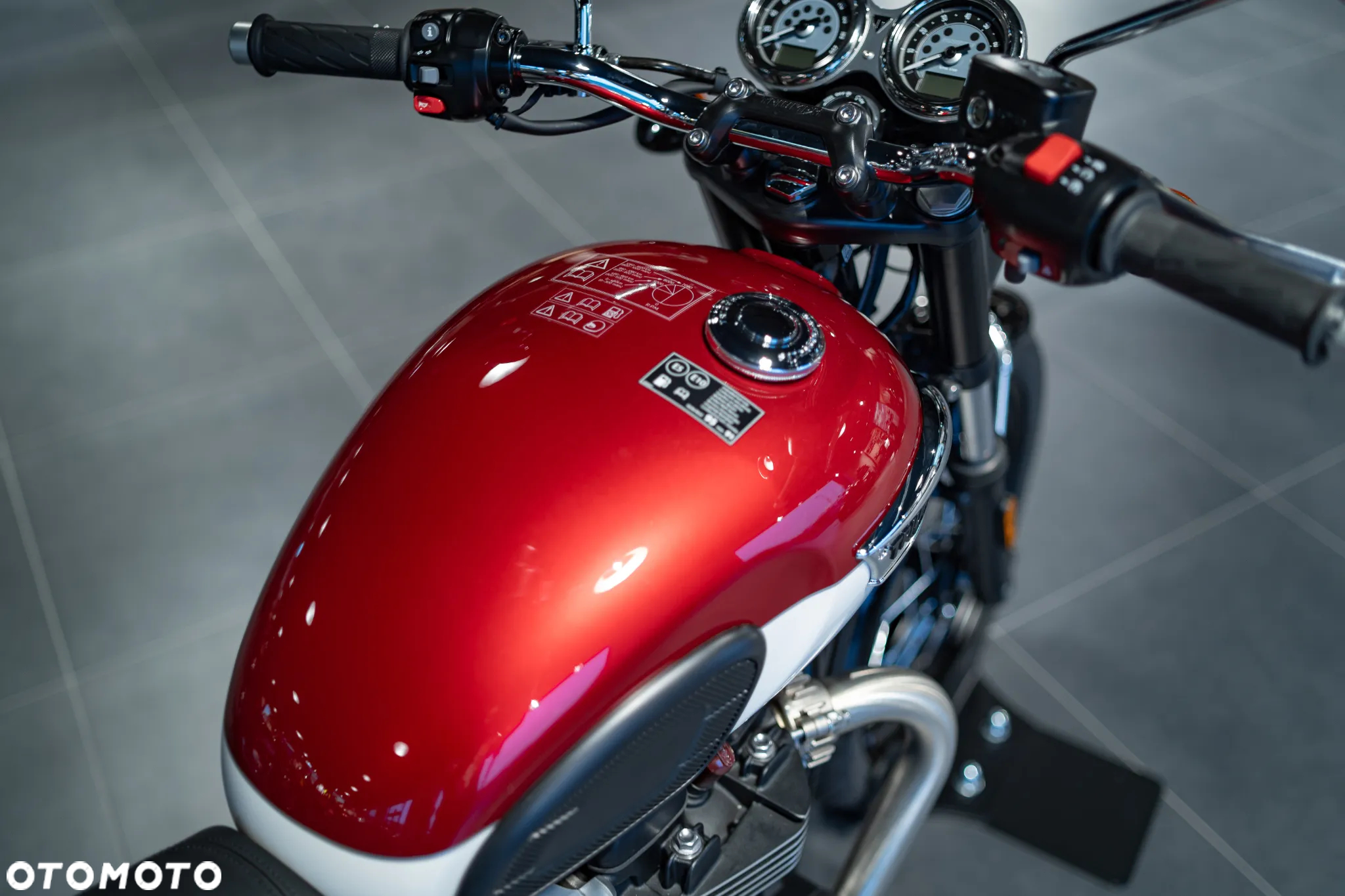 Triumph Bonneville - 13