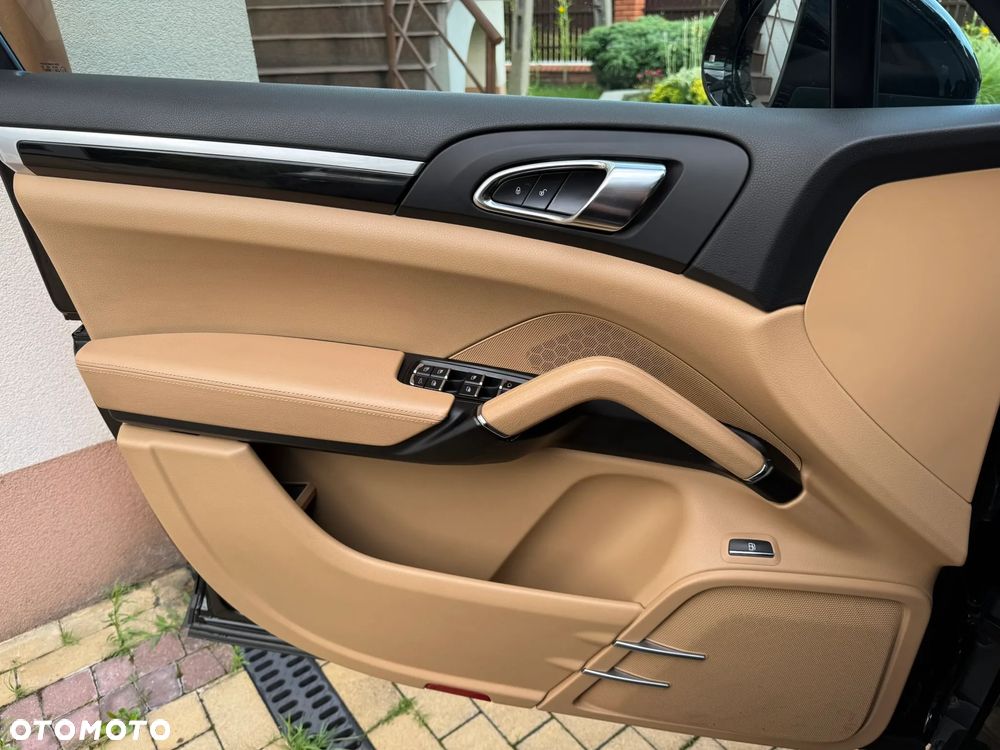 Porsche Cayenne S E-Hybrid - 25