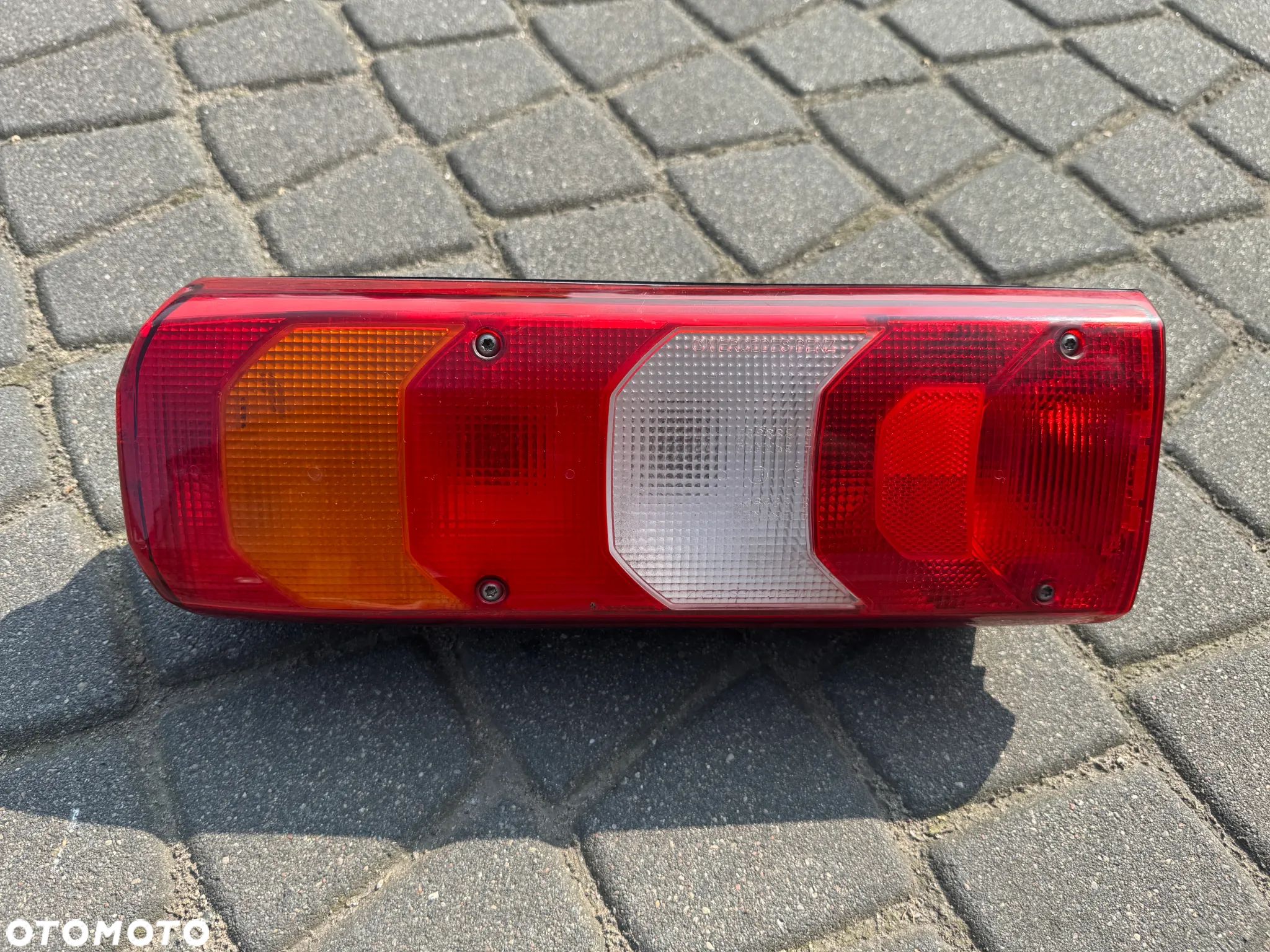 Lampa Tylna Lewa Mercedes Actros MP 4 Atego Antos Arocs - 1