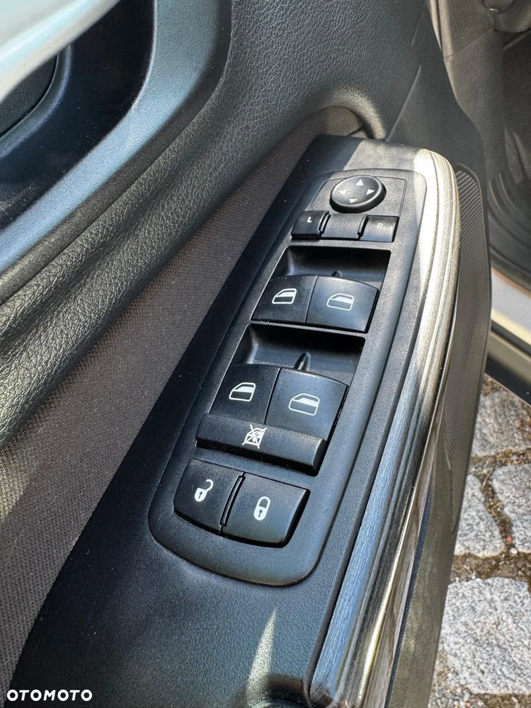 Jeep Cherokee - 12