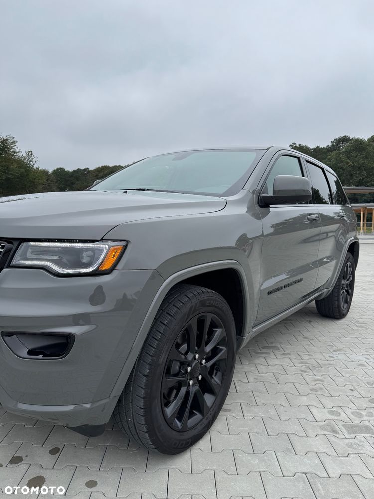Jeep Grand Cherokee - 16