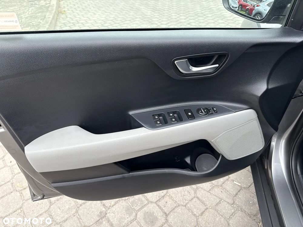 Kia Stonic 1.2 L Business Line - 11
