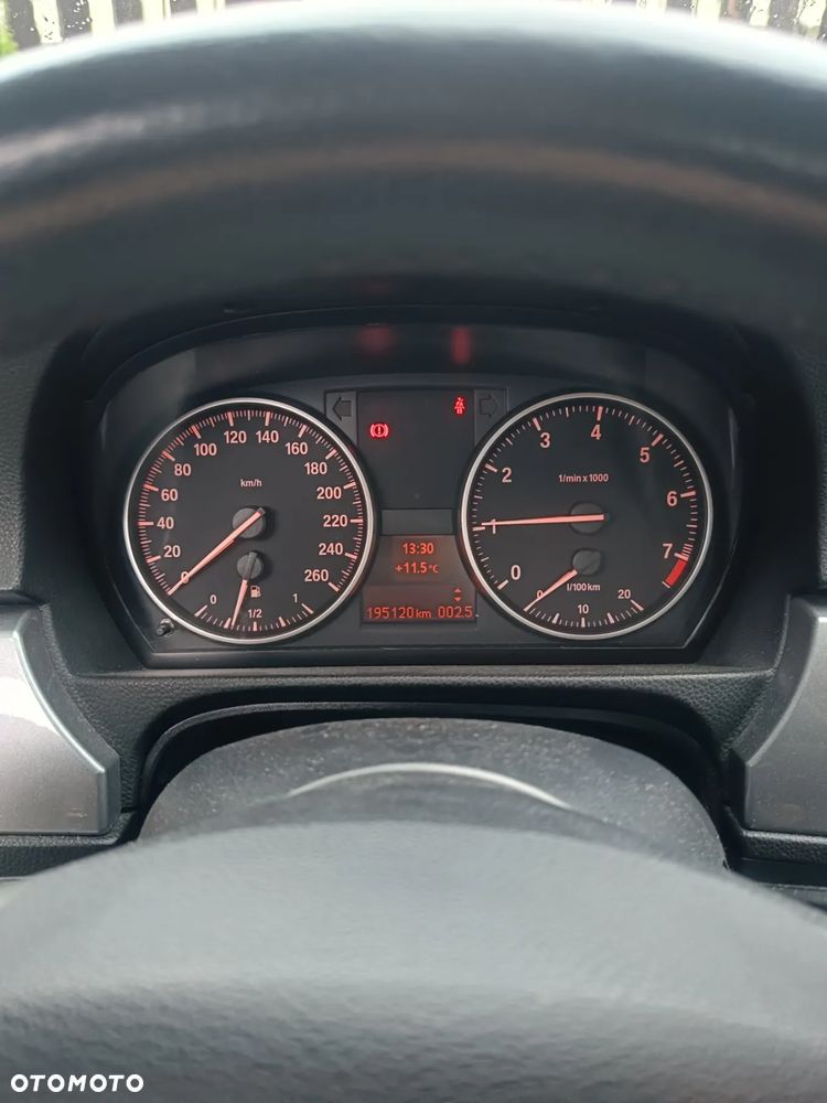 BMW Seria 3 320i - 9