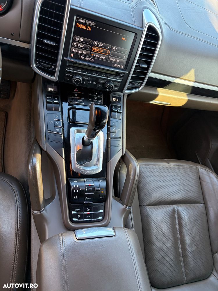 Porsche Cayenne 3.0 L V6 - 9