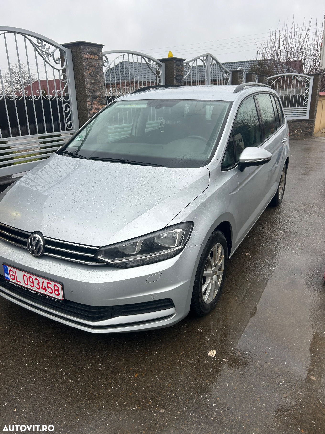 Volkswagen Touran 2.0 TDI DSG Comfortline - 4