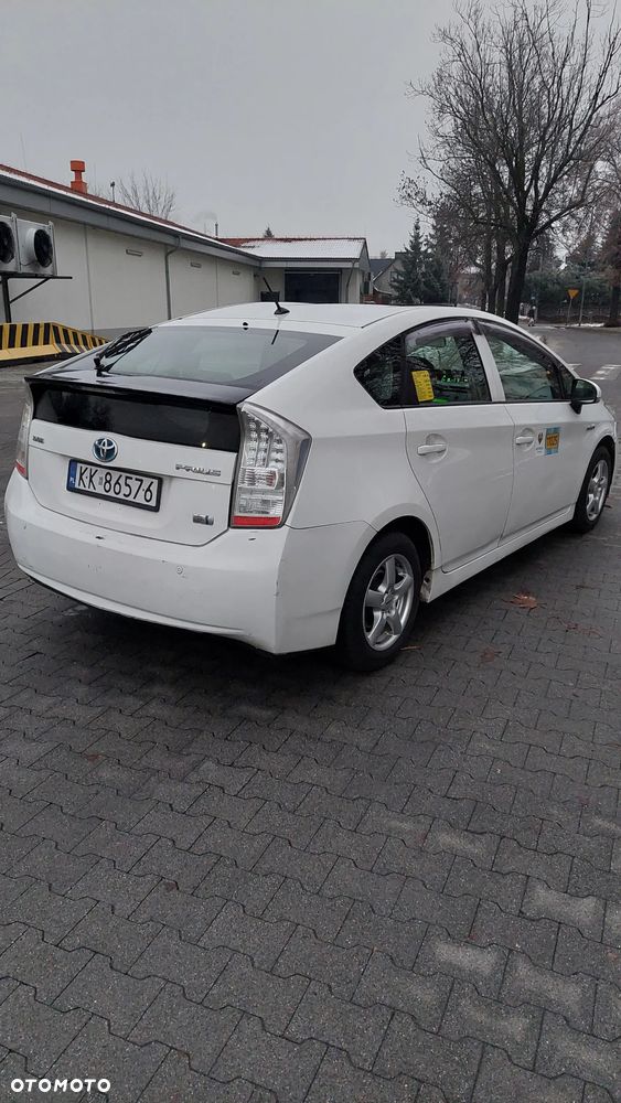 Toyota Prius (Hybrid) - 5