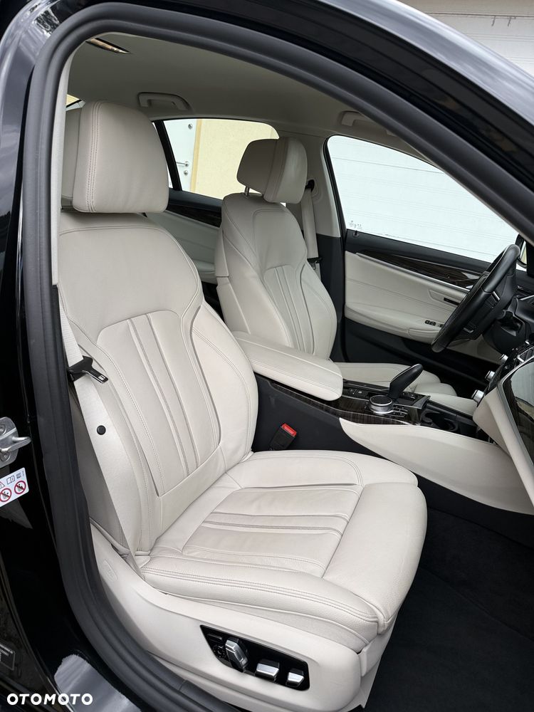 BMW Seria 5 520i Luxury Line - 11