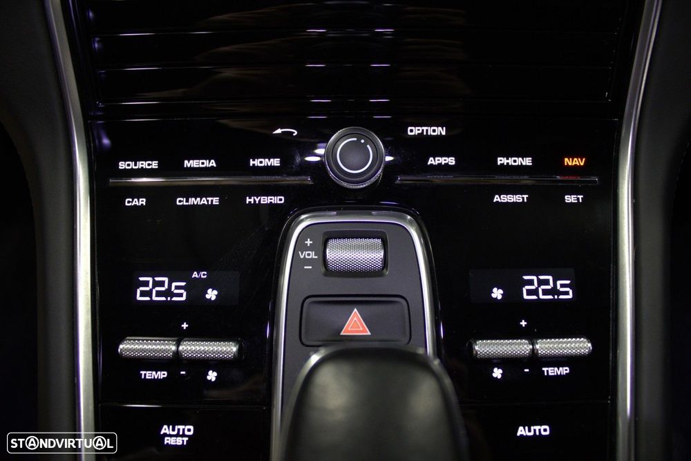 Porsche Panamera 4 E-Hybrid - 31