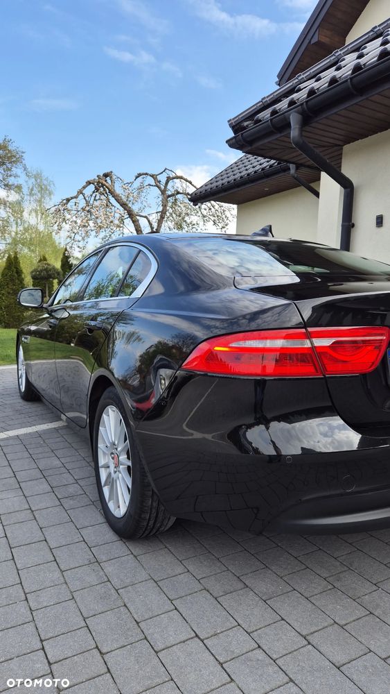 Jaguar XE 2.0 D Portfolio - 33