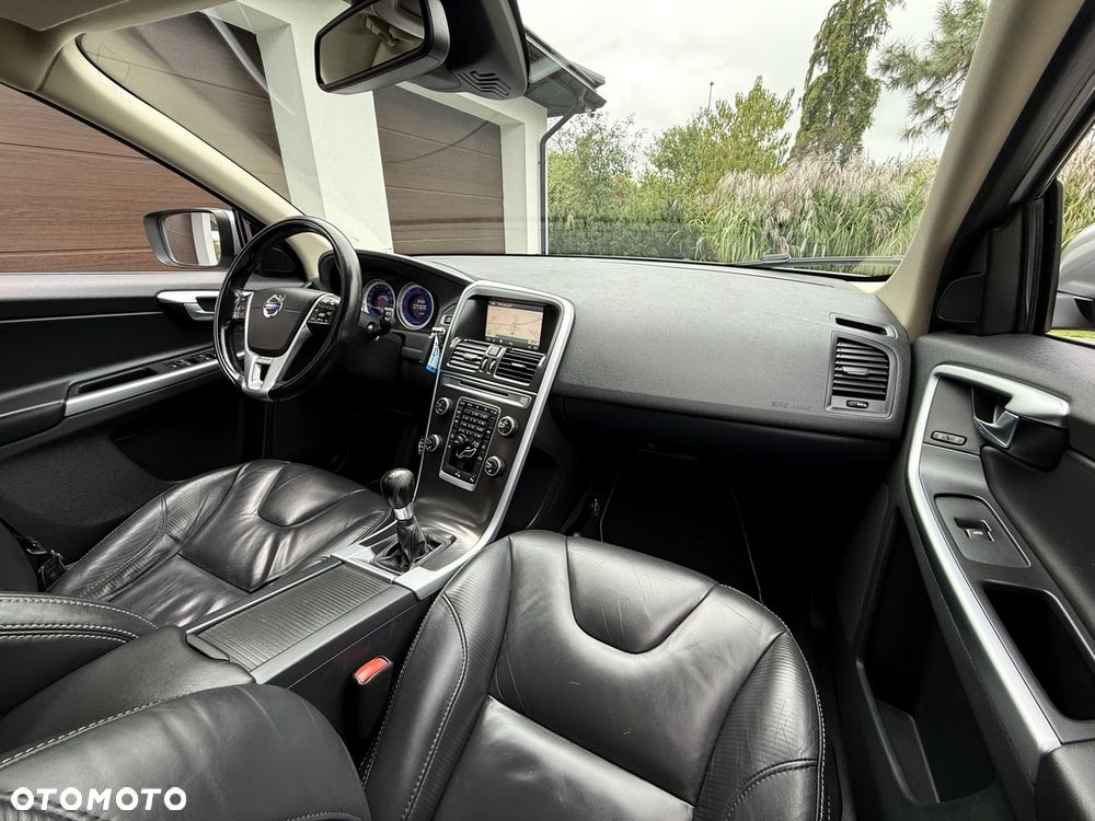 Volvo XC 60 DRIVe R Design - 29
