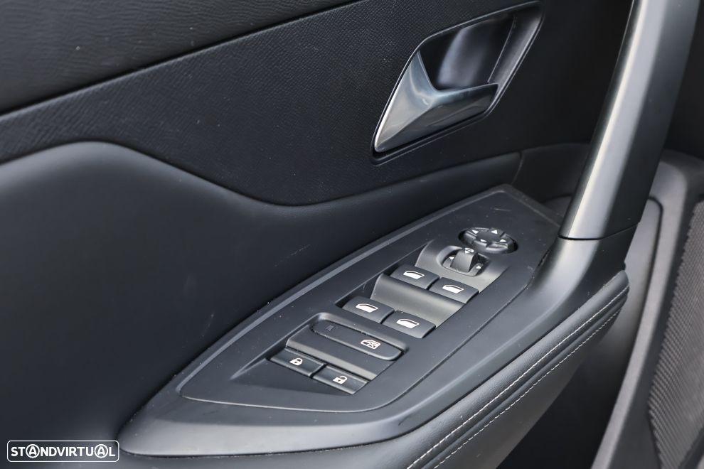 Peugeot 408 1.6 Hybrid Allure e-EAT8 - 17