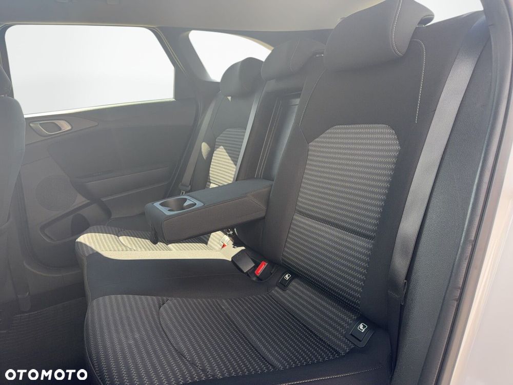 Kia Ceed - 14