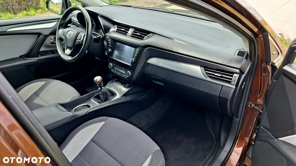 Toyota Avensis 2.0 D-4D Premium - 30