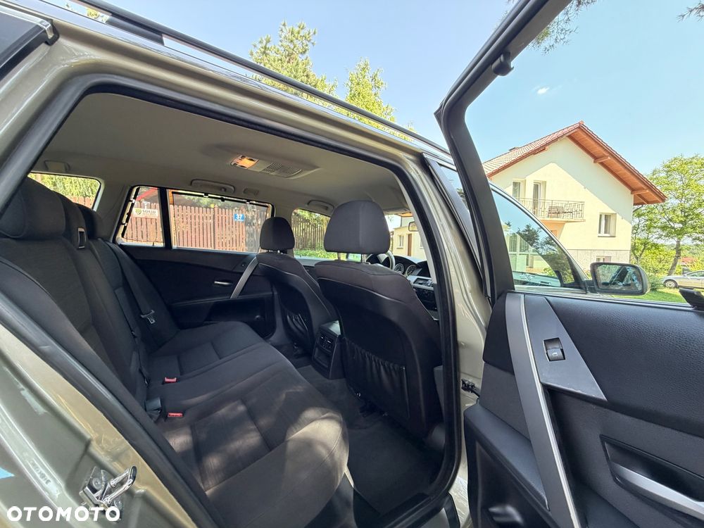 BMW Seria 5 525i - 29