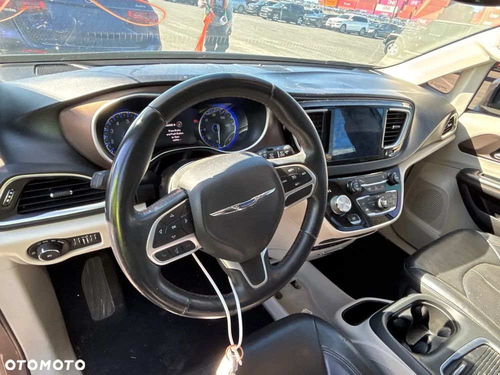 Chrysler Pacifica - 9