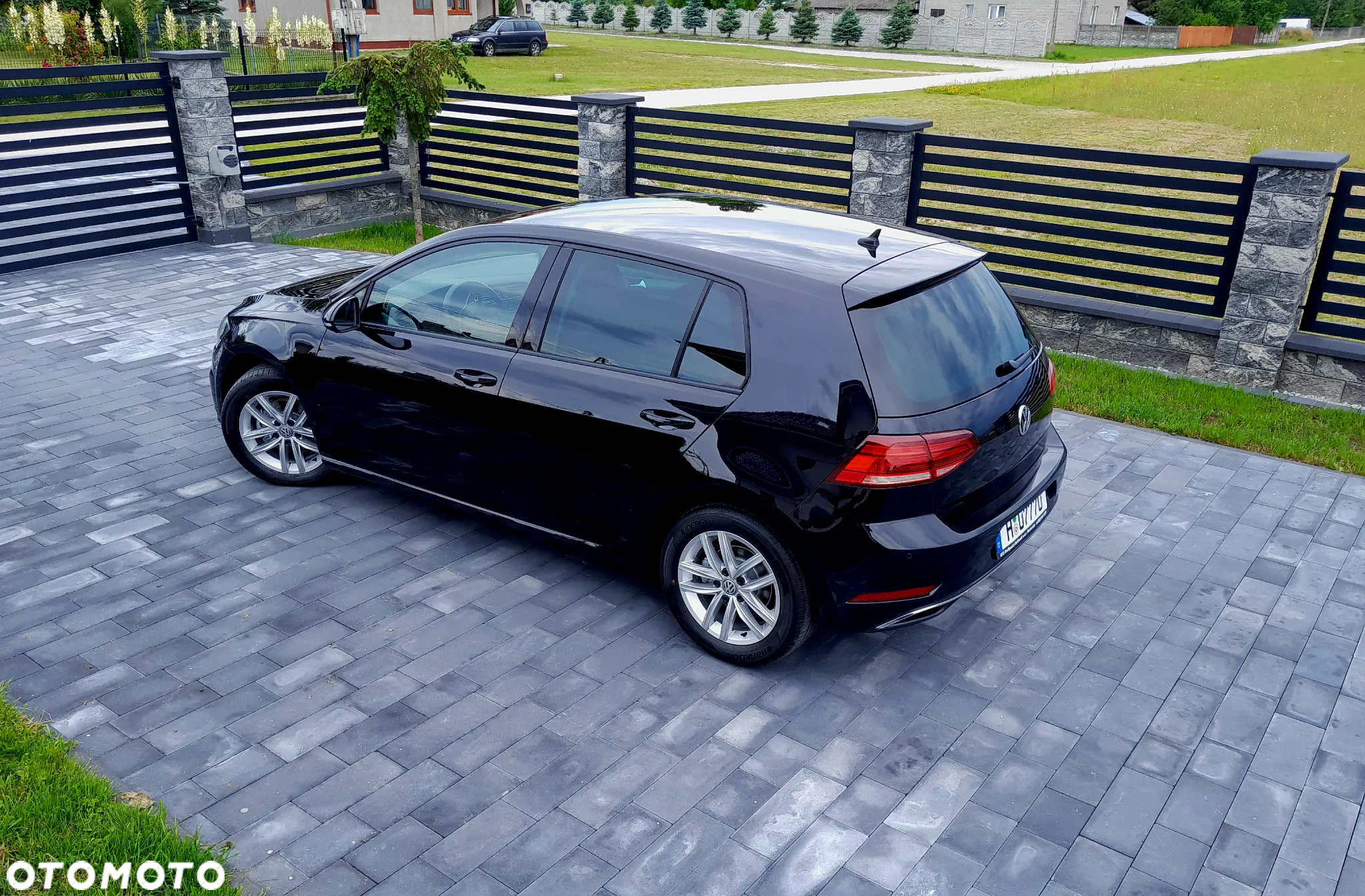 Volkswagen Golf 2.0 BlueTDI DSG Highline - 17