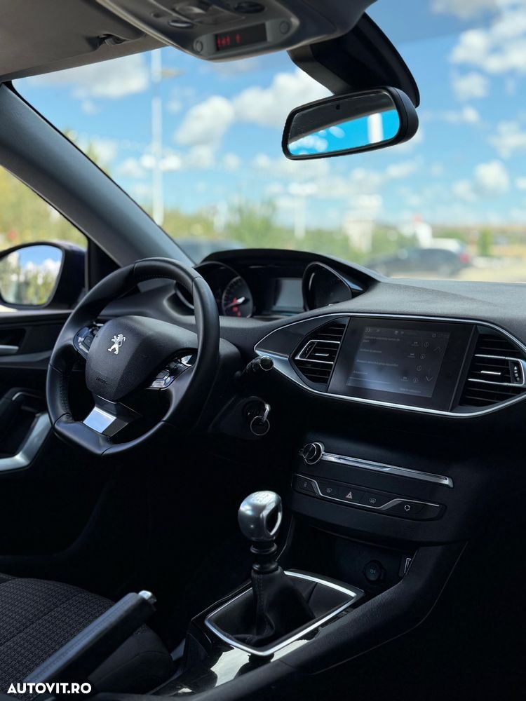 Peugeot 308 - 8