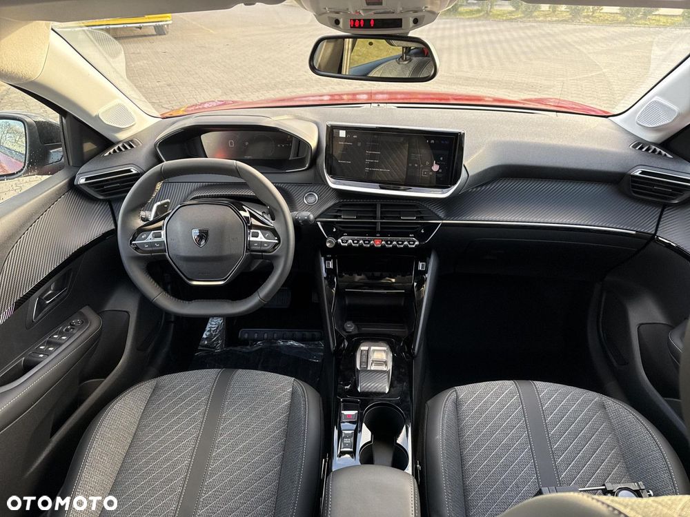 Peugeot 208 - 18