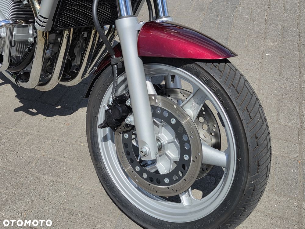 Suzuki GSX - 16