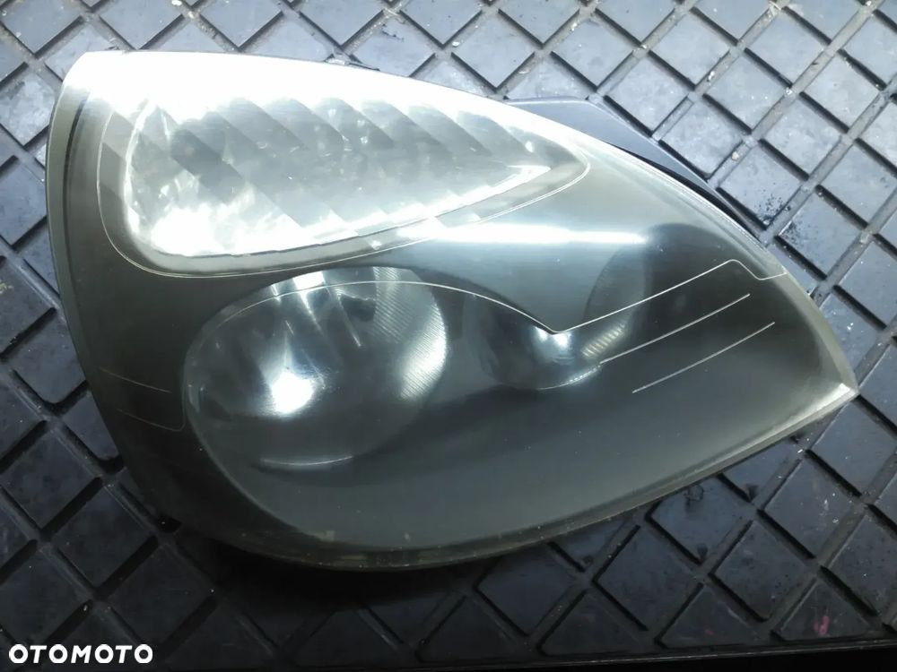REFLEKTOR RENAULT CLIO II LIFT 01-05 CZARNA PRAWA - 1
