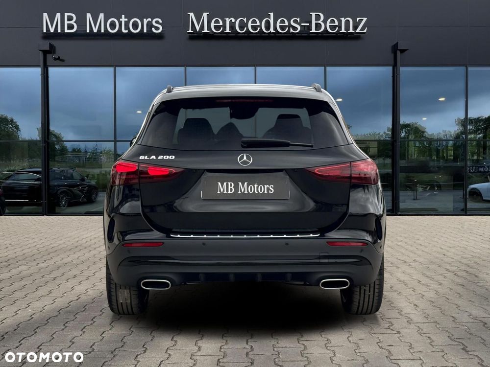 Mercedes-Benz GLA - 10