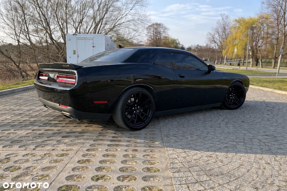 Dodge Challenger - 4
