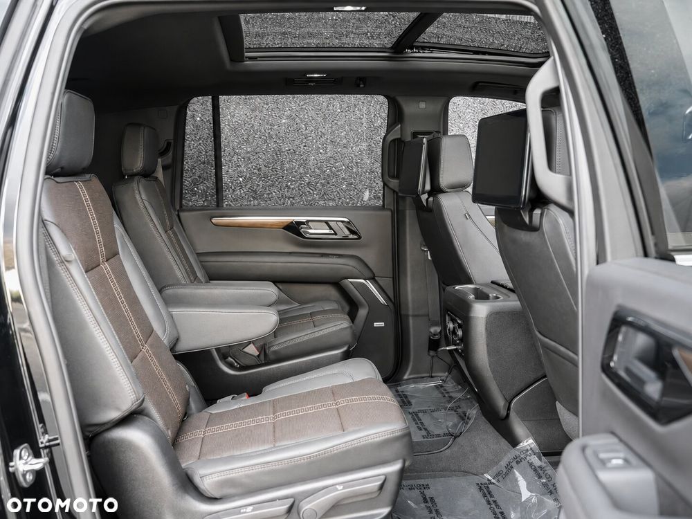 Chevrolet Suburban - 11