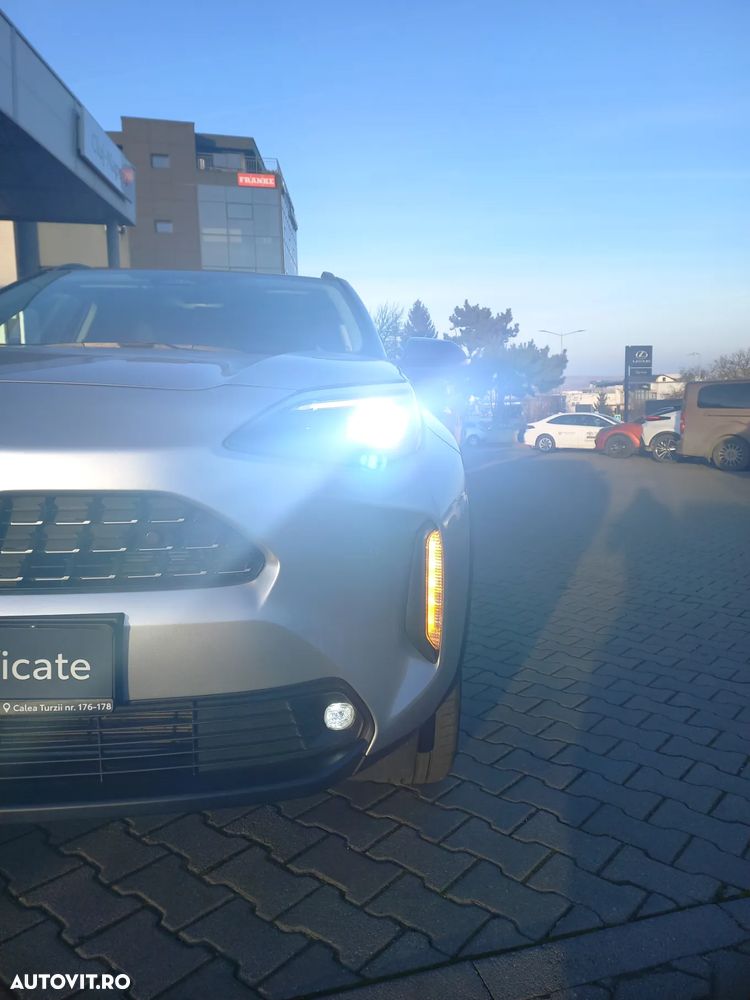 Toyota Yaris Cross 1.5 VVT-i HSD 4x2 Exclusive Elegant - 10