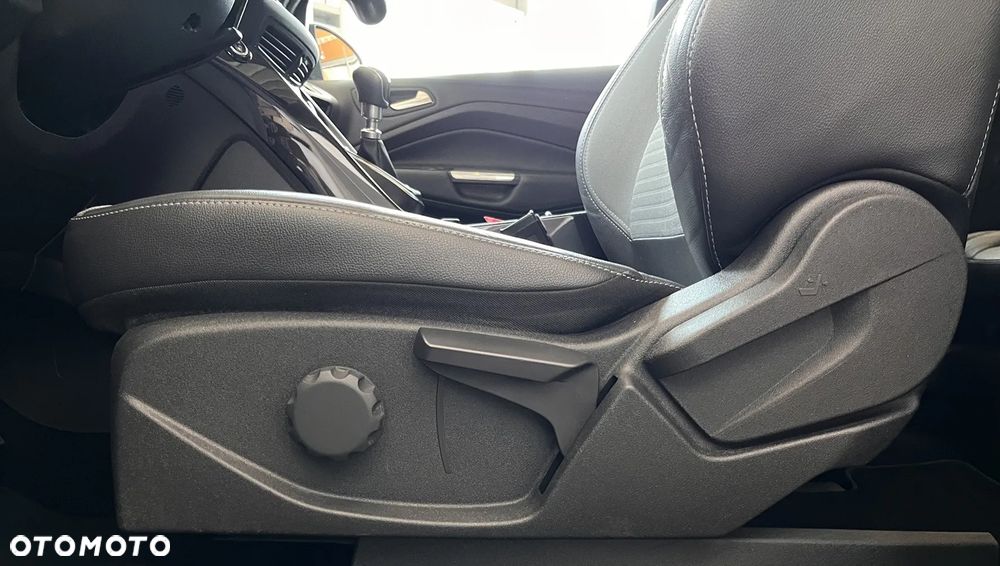 Ford Kuga 2.0 TDCi 2x4 Titanium - 20