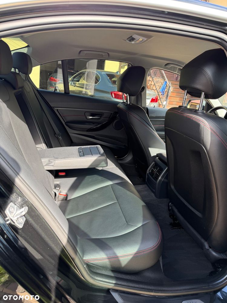 BMW Seria 3 320d Efficient Dynamic Edition Sport Line - 28