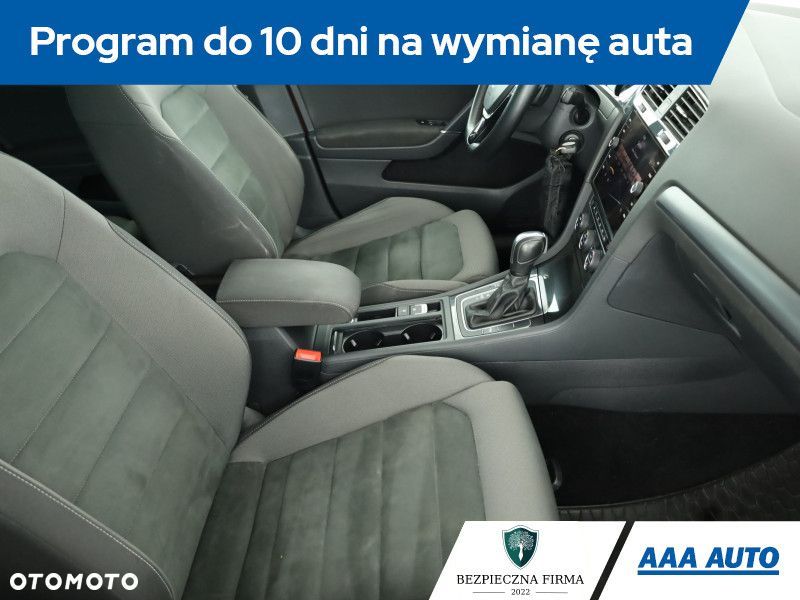 Volkswagen Golf - 8