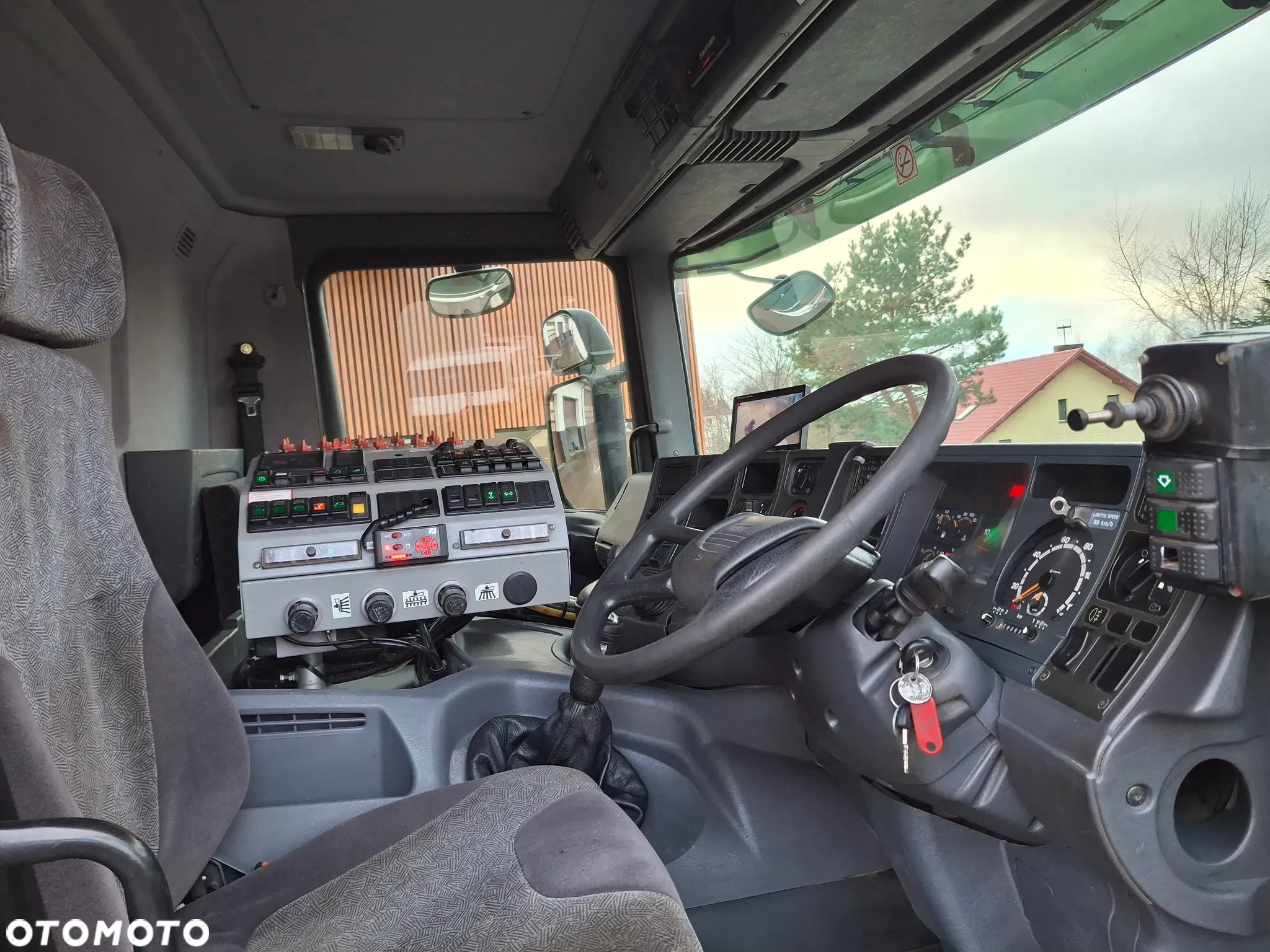 Scania 94G Zamiatarka Uliczna Bucher 2 Silniki Odchwaszczarka Szczotki L/R Specjalny - 26