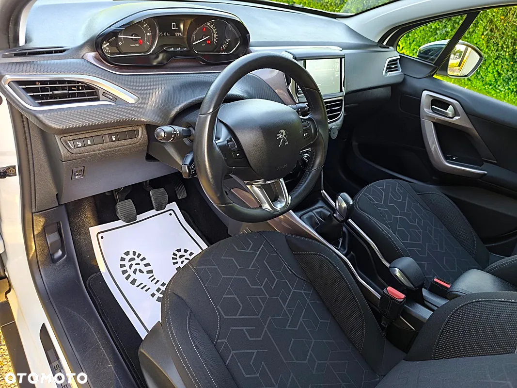 Peugeot 2008 1.2 Pure Tech Style - 10