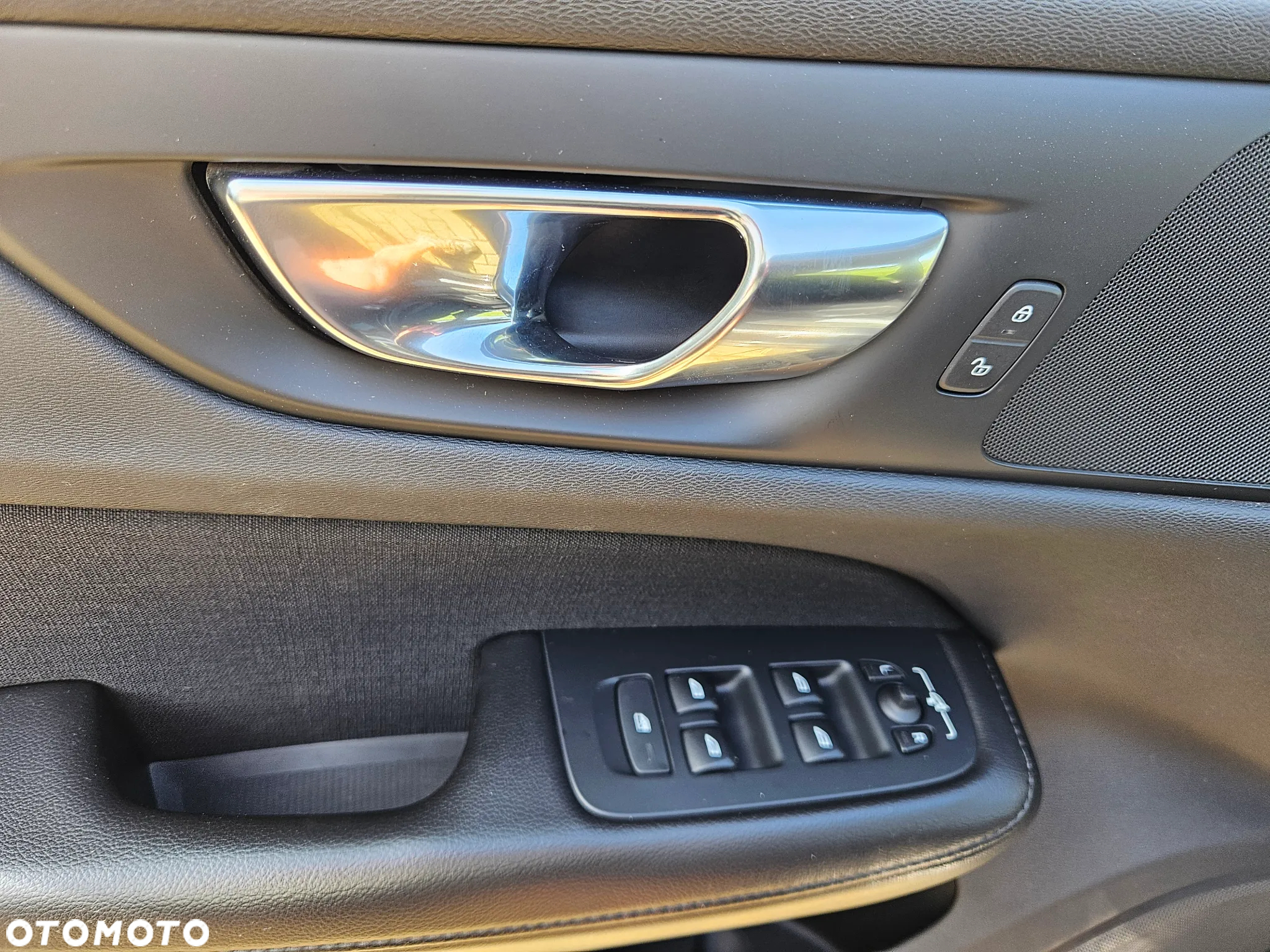 Volvo V60 D4 Momentum Pro - 13