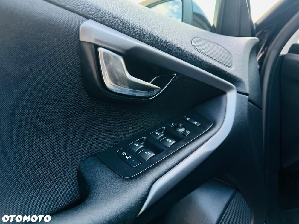 Volvo V40 T2 Drive-E Momentum - 39